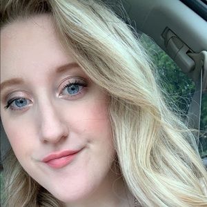 Meet your Posher, Caroline